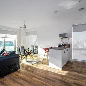 https://guestready-gorgeous-bright-2br-apartment-in-greenwich.cambridgehotelsuk.com